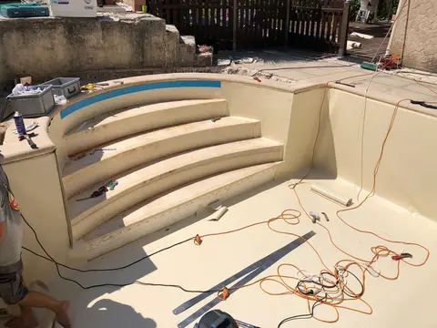 Escalier roman rénové en PVC armé sable