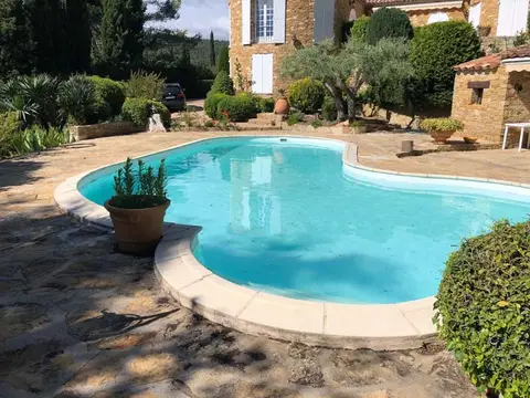 Piscine haricot : liner remplacé par du PVC armé blanc