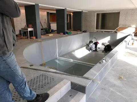 Rénovation en PVC armé d'une piscine d'hôtel intérieure